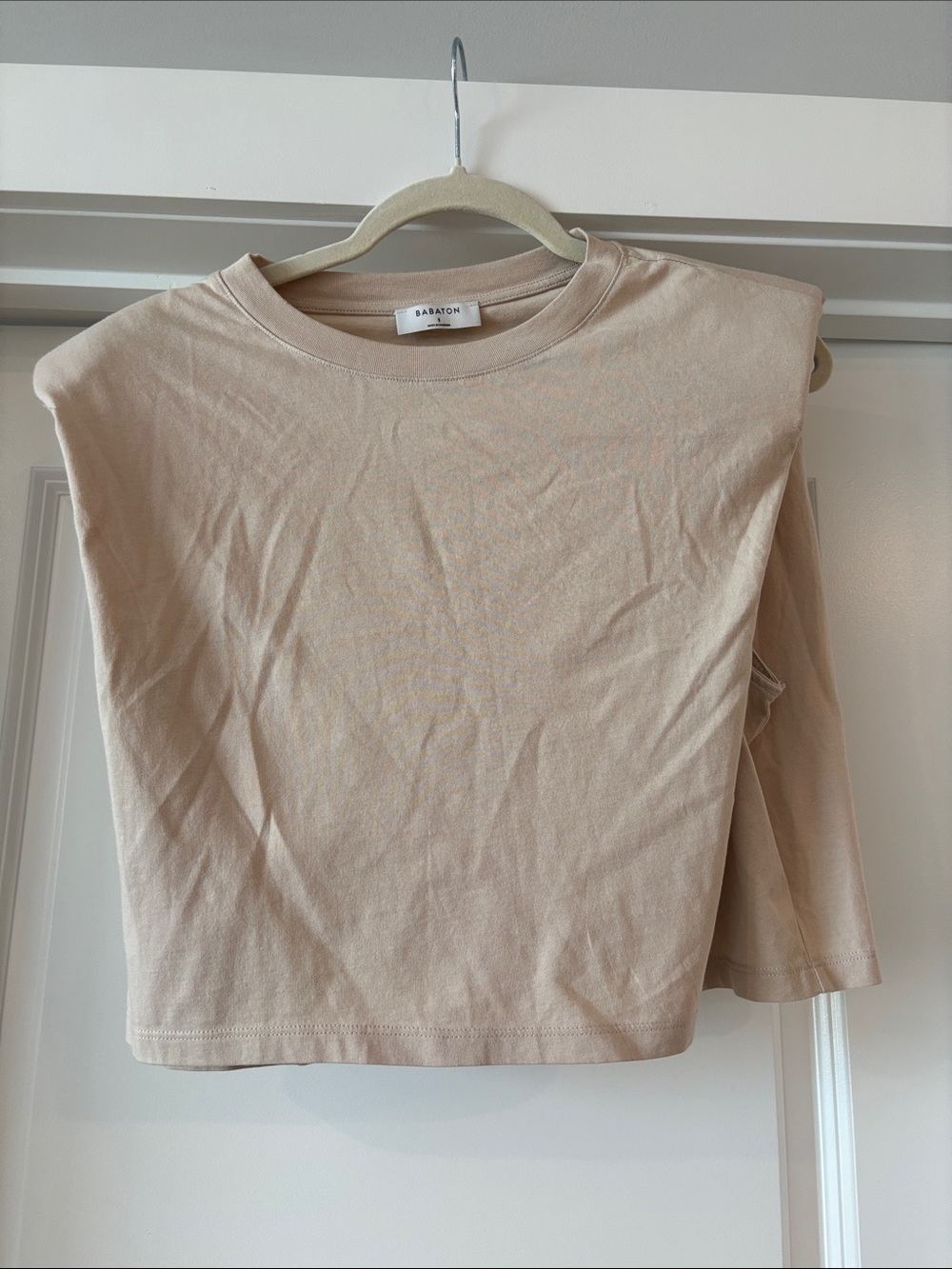 Aritzia Babaton Beige Padded-Shoulder Short Sleeve Tee
